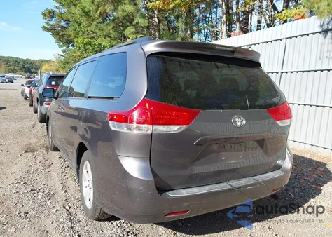 2011 Toyota Sienna Le V6 z USA, uszkodzony, nr VIN 5TDKK3DCXBS125502